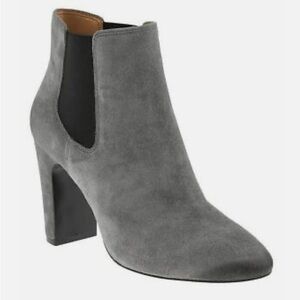 Banana Republic Belinda Chelsea Boots Gray Suede Size 8